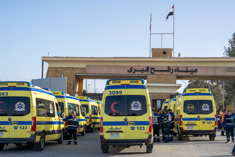 فتح معبر رفح.. قيود مشددة على الأفراد والمساعدات ممنوعة