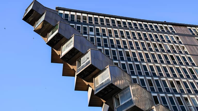 "الفندق الوحشي".. هل ينجو "هرم تونس المقلوب" من الهدم؟