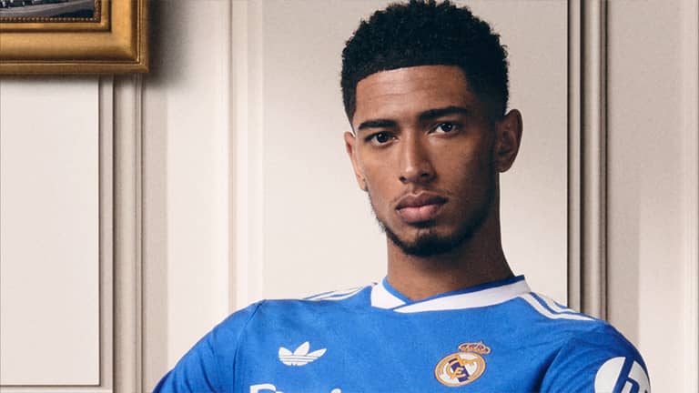 سر مقاعد البرنابيو على قميص ريال مدريد