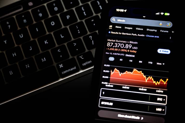 بيتكون تكسر مقاومة الـ٩٠ ألف وتصطدم بالـ٩٣