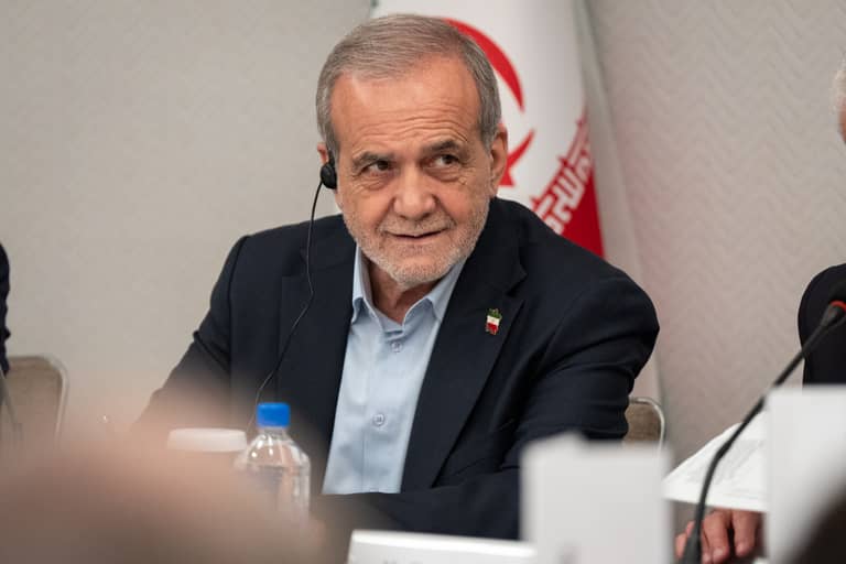 طهران تطرق باب الحوار تحت وابل الصواريخ