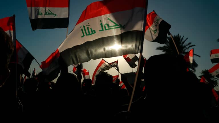 3 ضربات لـ"الإطار".. ما الذي يحدث لـ"حليف إيران العراقي"؟