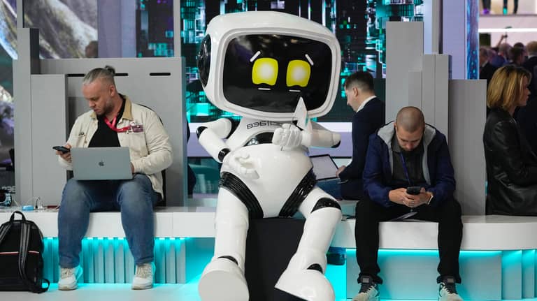 ميتا تلجأ إلى ذكاء "غوغل ومايكروسوفت"