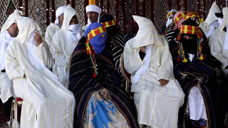 موسم إملشيل المغربي.. لماذا يثير حفل زفاف جماعي الجدل؟