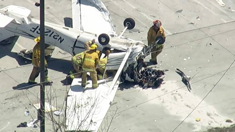 هبوط اضطراري في المكان الصحيح.. طائرة تتحطم بمتجر قطع غيار