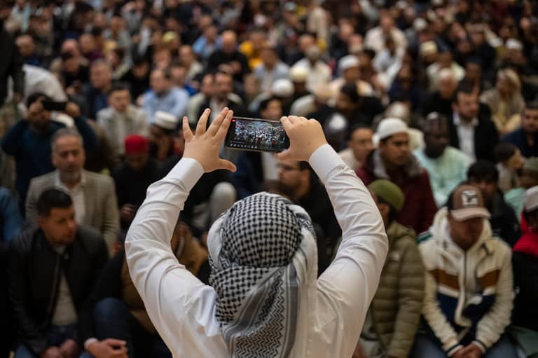 الدعوة الرقمية 2.0.. كيف يوظف الإخوان تيك توك لاستقطاب Gen Z؟