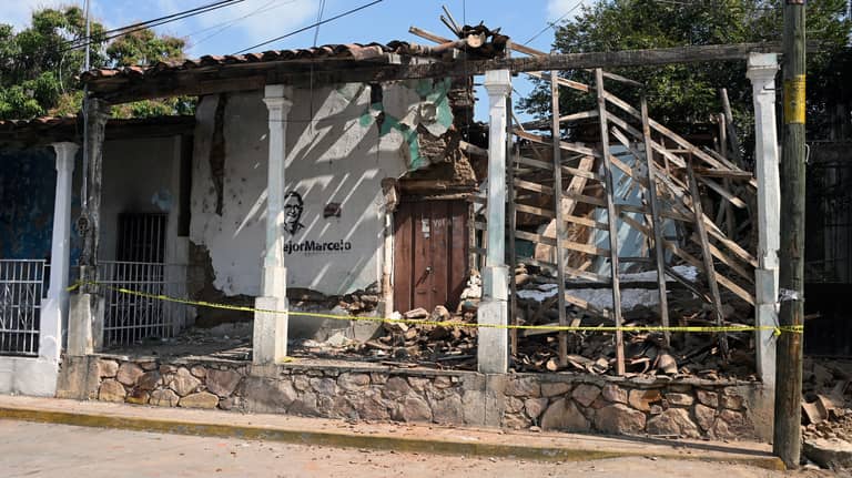 إخلاء القصر الرئاسي في المكسيك عقب زلزال مدمّر