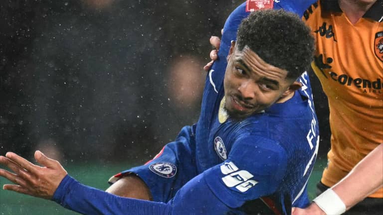 ديربي القبح والعنصرية في البريميرليغ