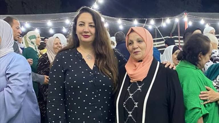الأم وابنتها.. خسرتا الانتخابات لكن ربحتا قلوب الأردنيين