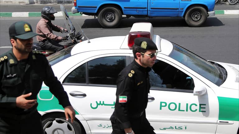 قتلى وجرحى في هجوم على مركز شرطة بإيران