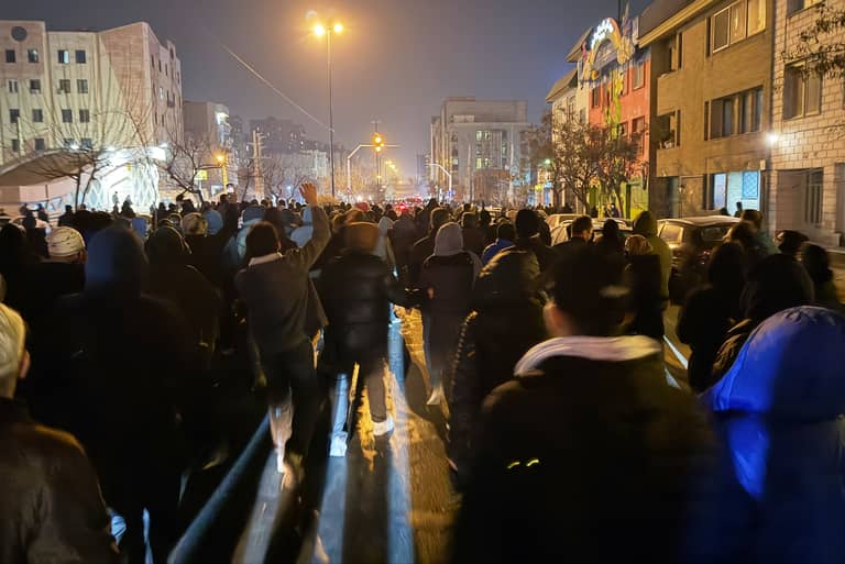 بسبب الاحتجاجات.. طهران تشكل لجنة تحقيق "بهدف مجهول"