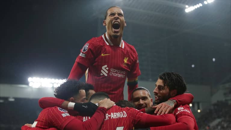 هل يتعاقد ريال مدريد مع فان ديك؟