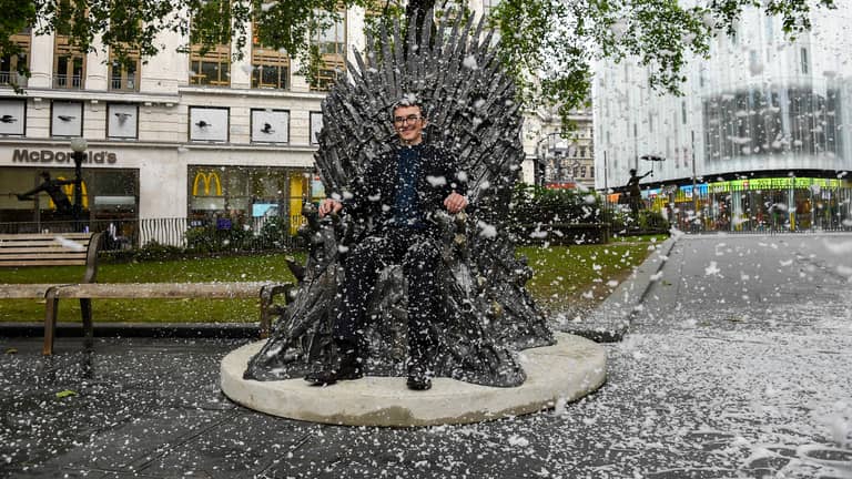 حرب عروض هوليوودية.. "باراماونت" تسعى لخطف "وارنر" من نتفليكس