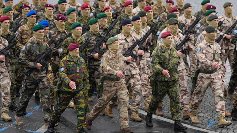 أوروبا تعود للخنادق.. شباب القارة في وجه "التجنيد الإجباري"