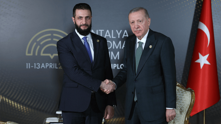 أردوغان يَعد الشرع بالدعم والسعي لرفع العقوبات عن سوريا