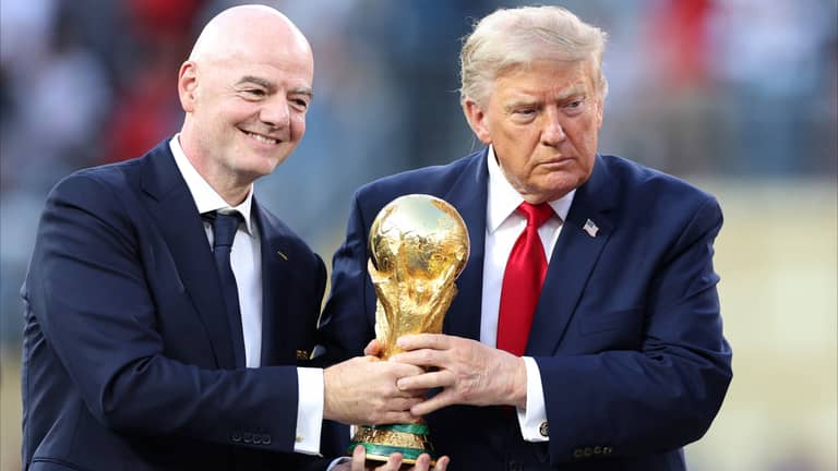 إنفانتينو بعد المونديال.. بين نيران "اليويفا" ودعم "الكاف"