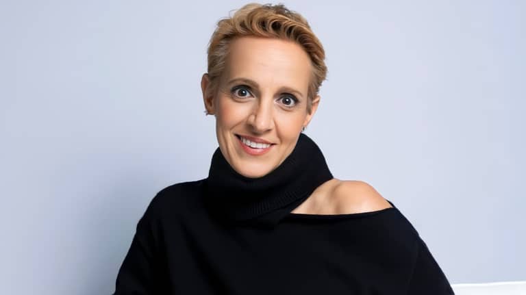 مهاجرة إيرانية تدخل قائمة المليارديرات بـ"علاج السرطان"