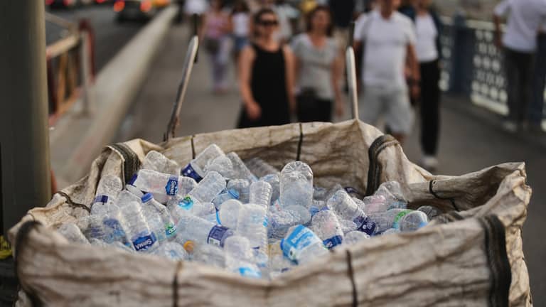 "تهديد بلاستيكي" للكوكب بحلول 2040