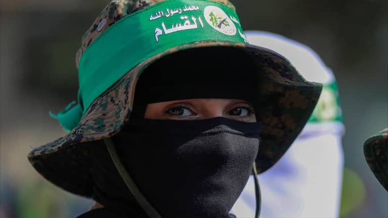 ملثمات القسام.. ما نعرفه عن نساء حماس المسلحات؟