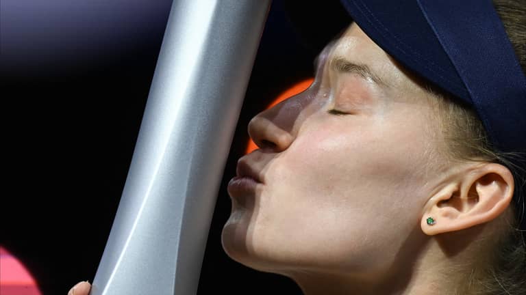 ريباكينا بطلة شتوتغارت "المتوقعة"