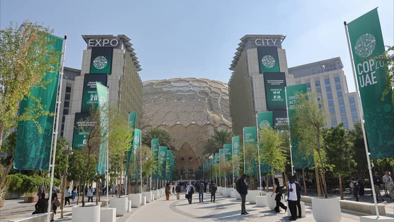 من يمول أنشطة مكافحة تغير المناخ؟