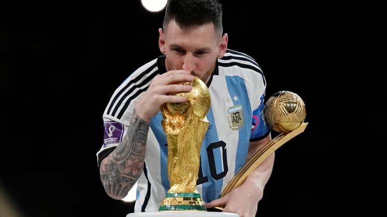 الفيفا يدرس توحيد "كأس العالم" للسيدات والرجال