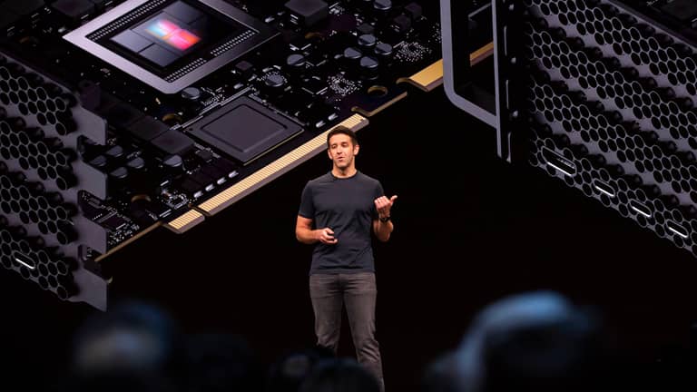 تأمين مقعد الخلافة.. "مهندس آبل" يتسلم مفاتيح الإمبراطورية