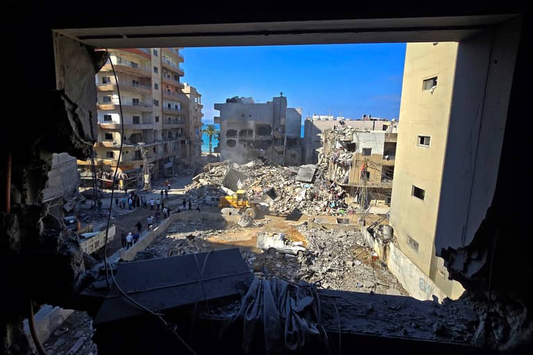 جنوب لبنان تحت النار.. 6 مسعفين في 24 ساعة