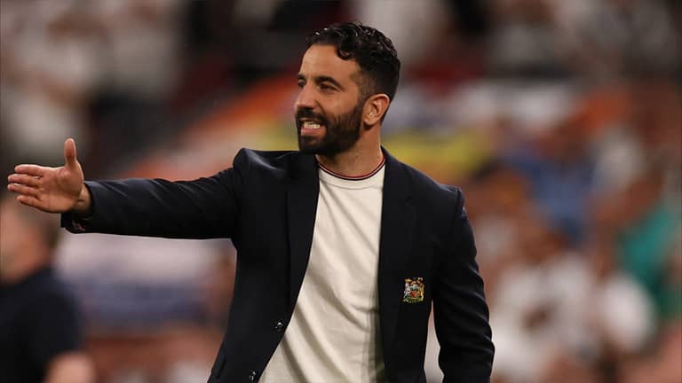 نجم الهلال السعودي يتصدّر خطط مانشستر يونايتد