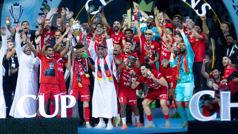 شباب الأهلي يصنع التاريخ في "السوبر الإماراتي"