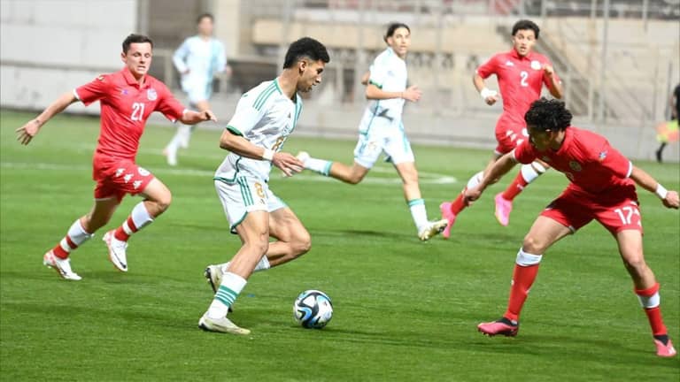 مدرب الجزائر يصفع لاعبيه