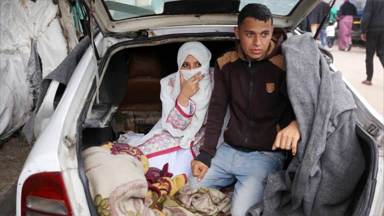 فرح نادر في غزة.. العرس في الأونروا والسكن داخل سيارة