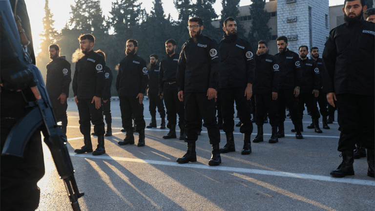 من سوريا إلى لبنان.. 226 قنبلة في سيارة