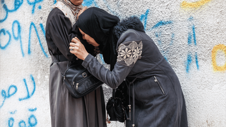 العنف الإنجابي في غزة.. كيف تحولت الأمومة إلى معركة بقاء؟