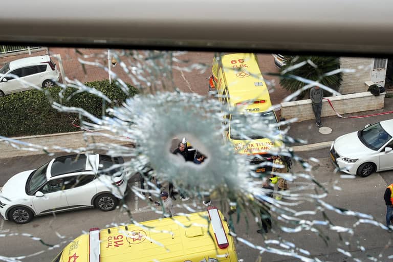 اتفاق مقابل تسليح؟.. إسرائيل تنتظر "الصواريخ المحظورة"