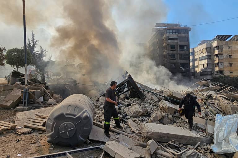 حزب الله بين قيادتين.. من أصدر "البيان رقم 1"؟