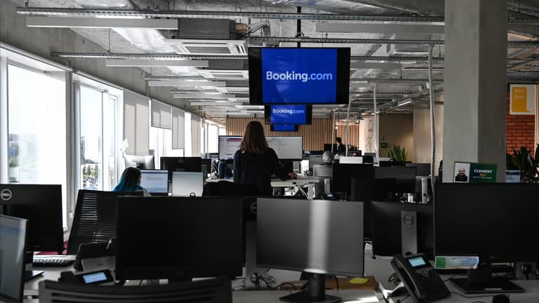 بسبب "أفضل الأسعار".. 10 آلاف فندق يطالبون Booking بتعويضات