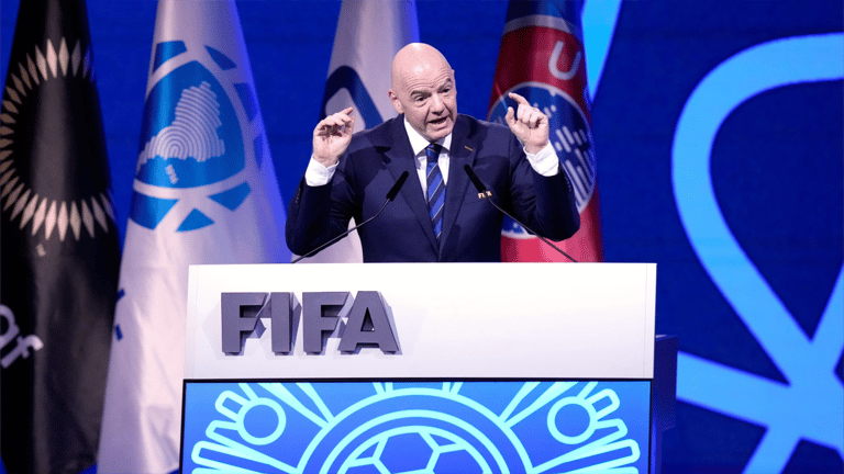 السياسة تُورط إنفانتينو.. حرب عابرة للقارات على FIFA