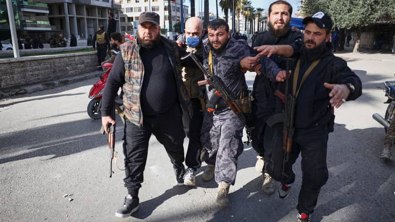 الداخلية السورية تعلن إصابة عدد من عناصرها في "مظاهرات اللاذقية"