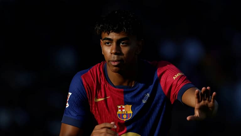 وعد يامال يجدد أحلام برشلونة