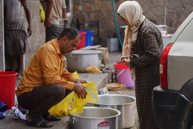 تعز.. كم طريقا يحتاج رغيف الخبز؟
