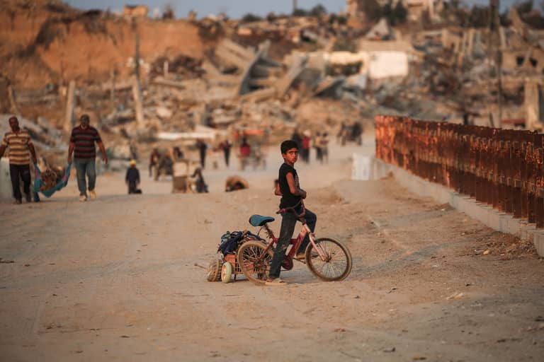 غزة تستعد لتسليم رفات رهينة إسرائيلي.. وبقاء ٣ فقط لدى الفصائل