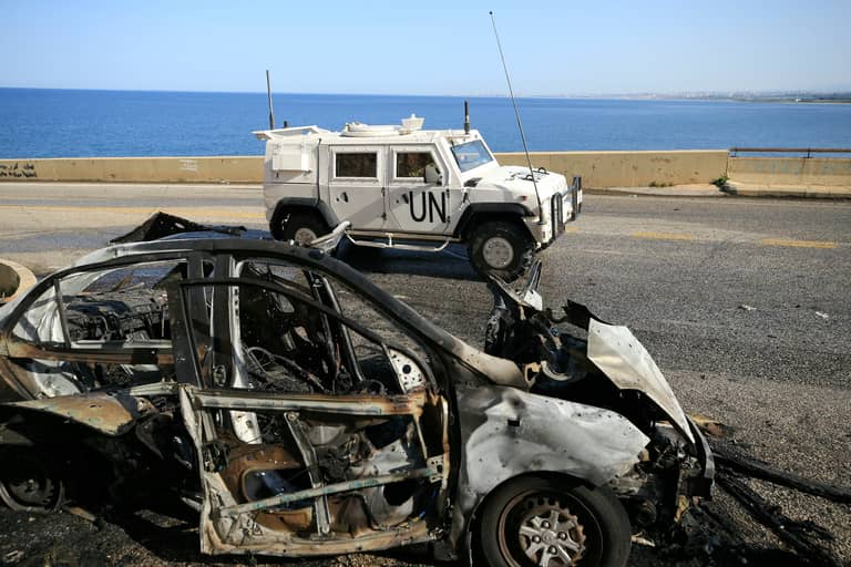 قذيفة تصيب 3 مراقبين في اليونيفيل بلبنان