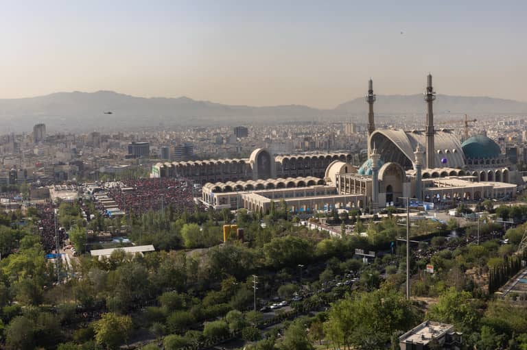 المصلى الكبير وسط طهران. أسوشيتد برس