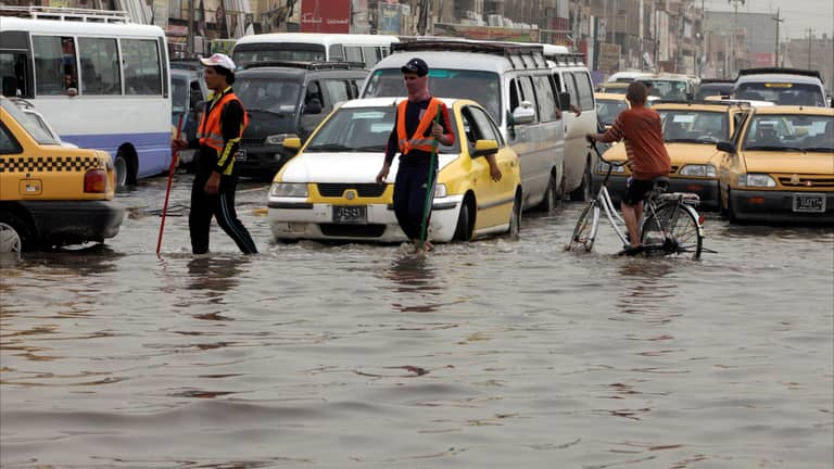 الأمطار تجبر ٦ محافظات عراقية على التعطيل