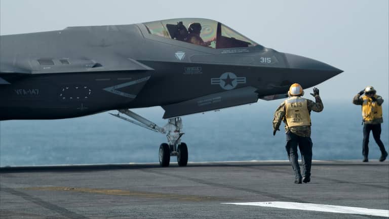 قائدها قفز بالمظلة.. تحطم مقاتلة F-35 في ألاسكا