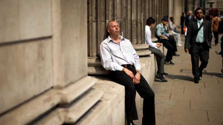لندن تتساقط .. وكلمة السر في الطقس