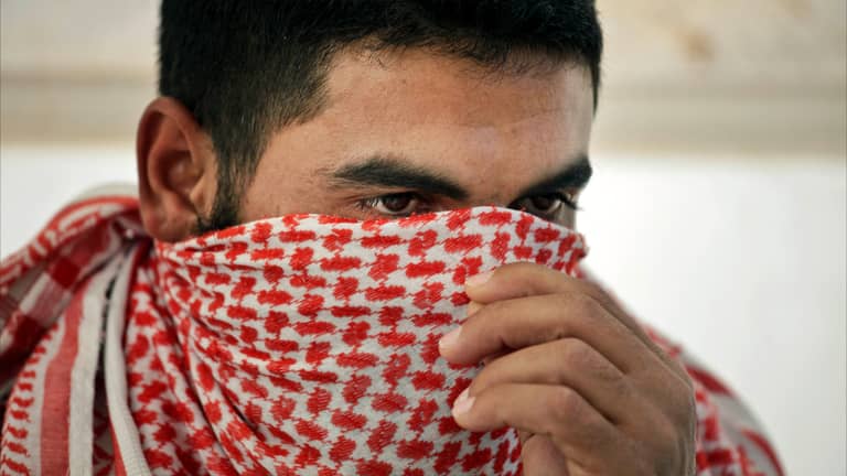 كيف تستغل إسرائيل "مجاعة غزة" لتجنيد العملاء؟