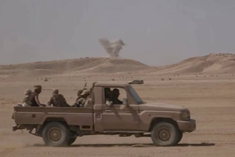 مفاتيح بلا أصحاب.. قصف الحوثيين يحوّل عكاد إلى قرية أشباح