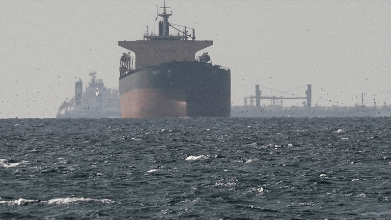 "هدية ترامب" تحت المجهر.. رواية تصطدم ببيانات الملاحة